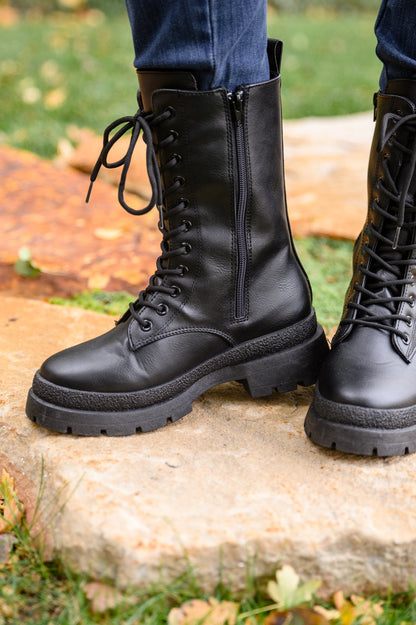 Fresh Feels Combat Boots In Black